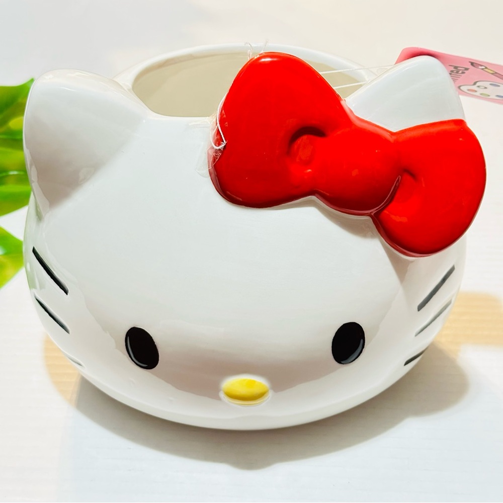Hello Kitty Large Ceramic Red Bow Hand Painted Planter Pot Ceramic NEW